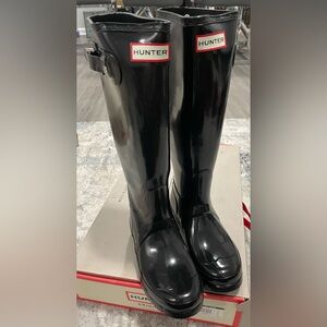 Brand New in Box HUNTER Tall high gloss boots. Black size 5 Women’s